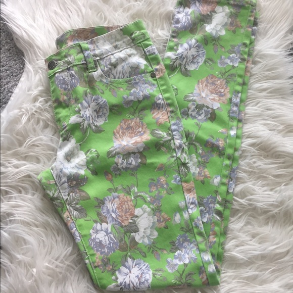Rico Jeans//🌸 🌺 Floral jeans in bright green EUC - Picture 1 of 16